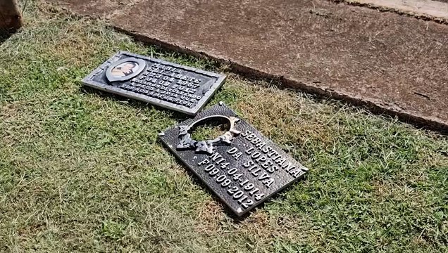Placas de bronze furtadas de cemitério são encontradas no Periolo
