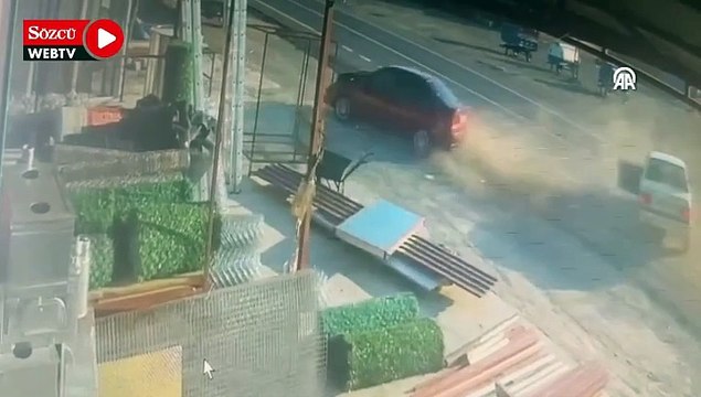 Osmaniye'de 3 kişinin yaralandığı trafik kazası güvenlik kamerasında
