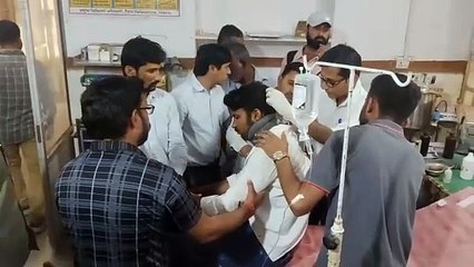 Watch Video: लोहारकी के पास ऊंट से टकराई बाइक, दो घायल