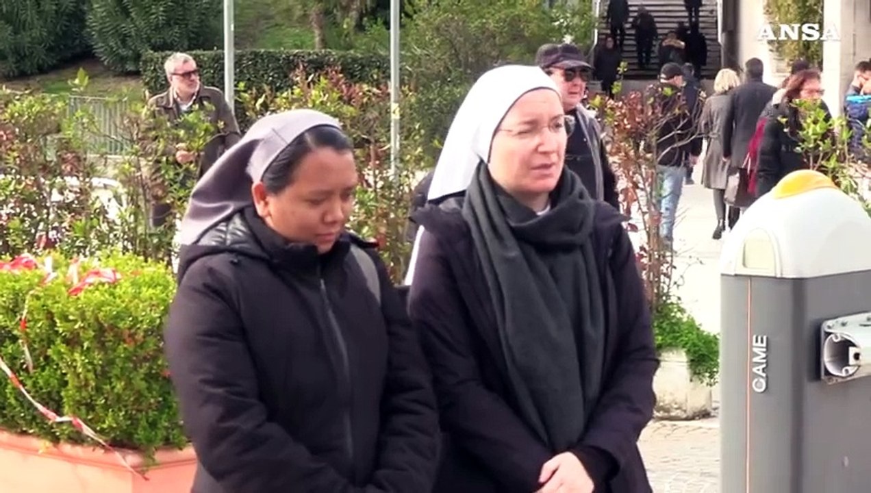 Papa, al Gemelli la messa con il cardinale Reina che ringrazia i fedeli