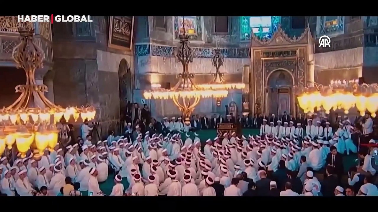 Cumhurbaşkanlığı İletişim Başkanı Altun'dan Cumhurbaşkanı Erdoğan için doğum günü mesajı: "Yürüyecek çok yolumuz, beraber ıslanacak çok yağmurumuz..."