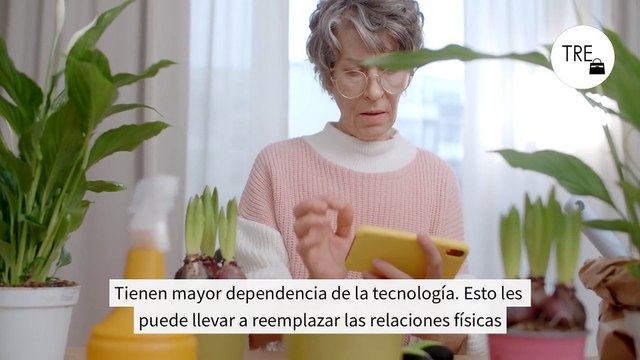 La gente que se siente sola al envejecer suelen tener estos comportamientos según la psicología