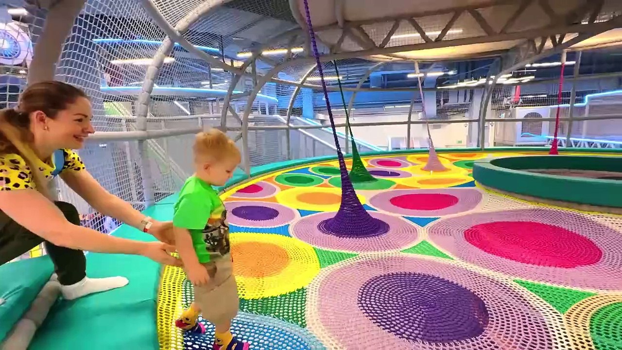 Diana Roma and Oliver Explore the City on a Train Adventure