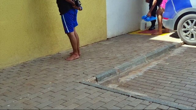 Homens são presos após realizarem compras com cartão de crédito encontrado na rua