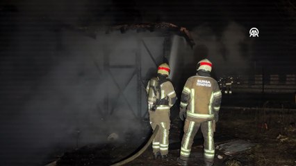 Buraa\'da tarihi kalede yangın