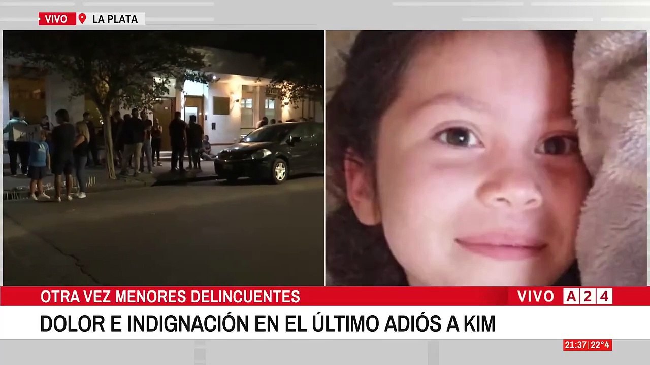 A24.com - 🔴EL ÚLTIMO ADIÓS A KIM GÓMEZ EN LA PLATA： FAMILIARES Y VECINOS SE DESPIDEN EN EL VEL