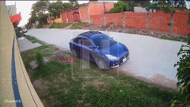 MOTOCHORROS ASALTAN A MUJER