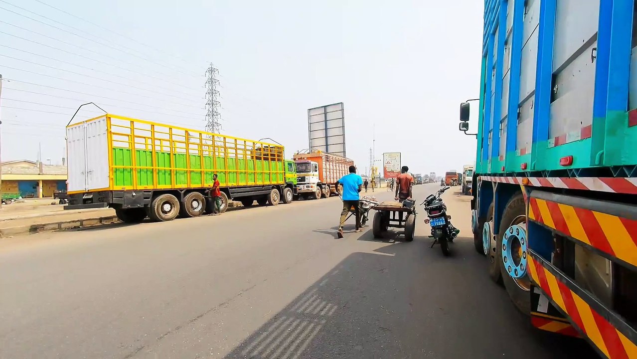 🇬🇭 SHORT 4K WALKING TOUR ON THE STREET OF ACCRA GHANA