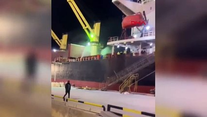 Adana'da plastik ham madde yüklü gemide çıkan yangın korkuttu