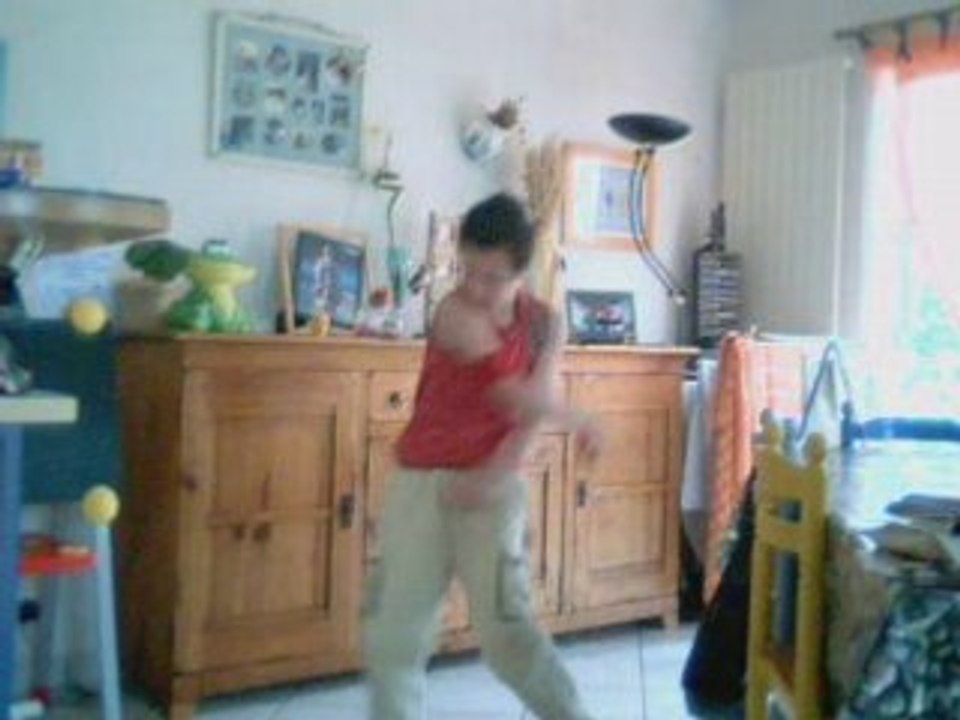 Fabian,tecktonik 10 ans (vidéo 2)