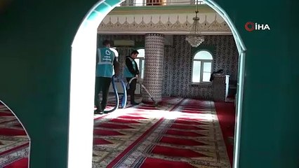 Tarihi camiler Ramazan ayı için süsleniyor