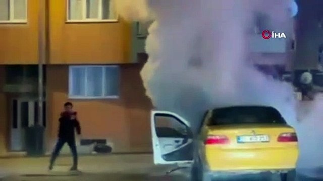 Denizli’de seyir halindeki Tofaş alev alev yandı