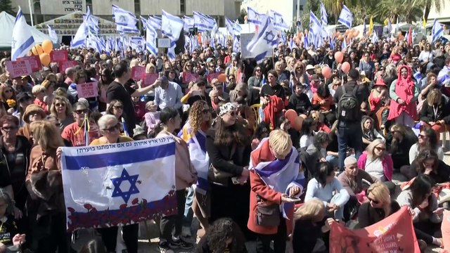 En Israël, émotion et larmes aux funérailles de la famille Bibas