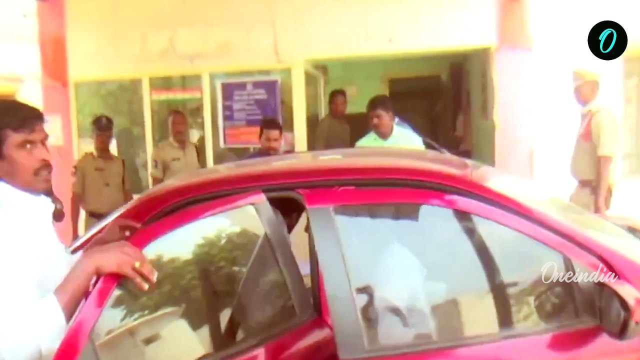 Posani Krishna Murali at Hospital for Medical Tests after his Arrest | Oneindia Telugu