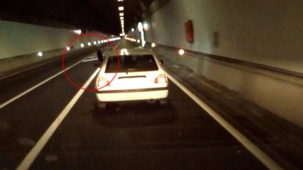 Detenido por conducir de manera temeraria y lanzar a otro vehículo un vaso en plena marcha