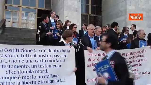 Flashmob dei magistrati davanti al Tribunale di Milano contro la riforma della giustizia