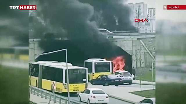 Seyir halindeki İETT otobüsü alev alev yandı