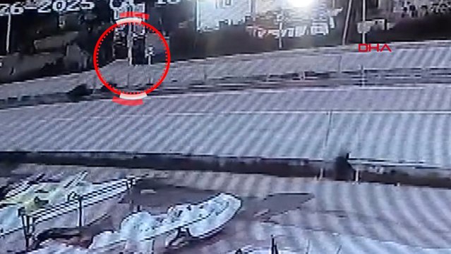 Köpekten kaçarken çöp kamyonu çarptı
