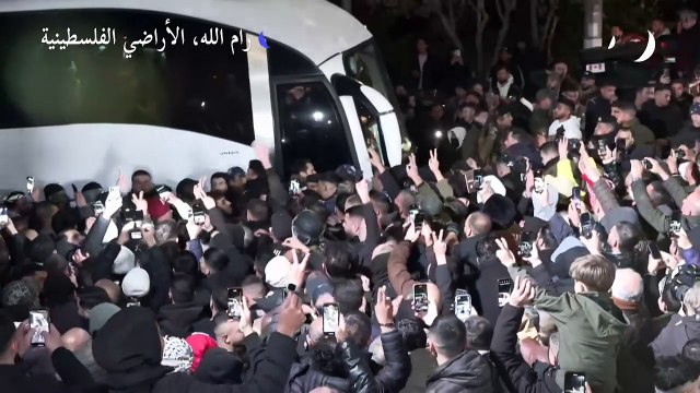 فرحمة عارمة في رام الله مع وصول المعتقلين المفرج عنهم من السجون الإسرائيلية