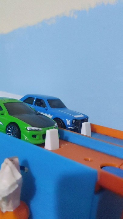 Hotwheels Race, Ford Escort Vs Mitsubishi Eclipse
