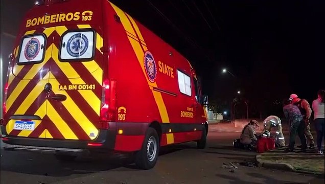 Motociclista de 23 anos fica ferido em acidente e motorista foge sem prestar socorro em Cascavel