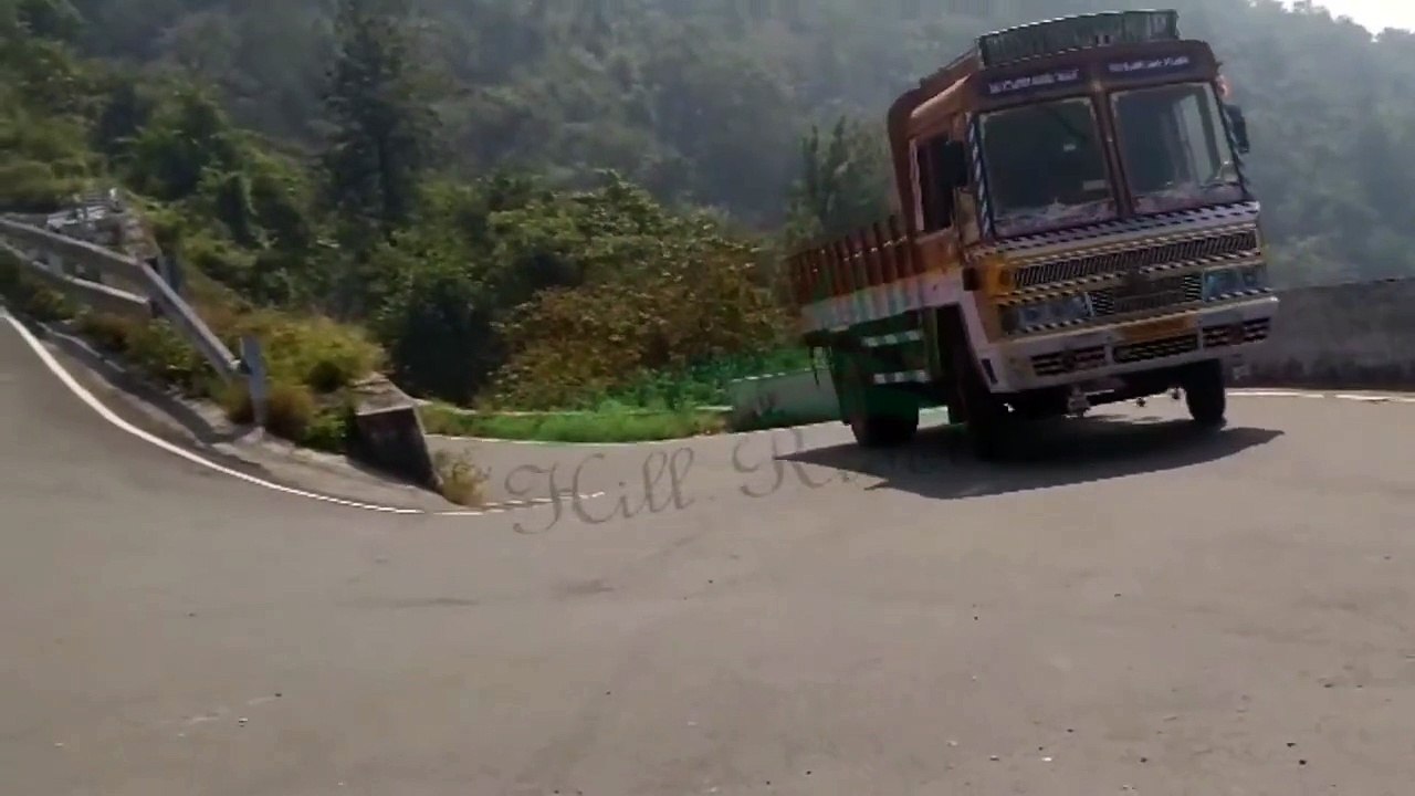 Lorry Govt Bus strugling Turning on the Edge of Very Risk in 34th Hairpin Bend Kollimalai