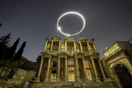 Yıldızlı gecede Efes Antik Kenti göz kamaştırdı