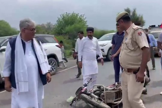VIDEO: कांग्रेस ब्लॉक अध्यक्ष सड़क हादसे में घायल, केंद्रीय मंत्री भूपेंद्र यादव ने पहुंचाया अस्पताल