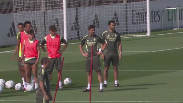 Entrenamiento del Real Madrid abierto a la prensa antes de viajar a Oviedo