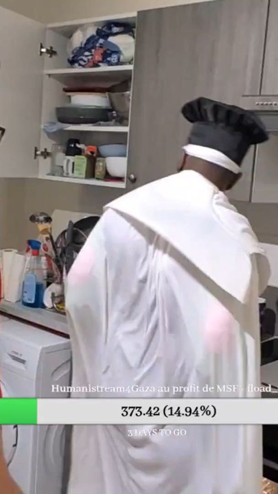 il se coupe le doigt alors qu'il vient d'arriver chez moi pour la cuisine mdrrrrr