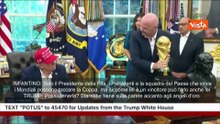 Siparietto Trump-Infantino con la Coppa del mondo: "Lei è un vincente", "Posso tenerla?"