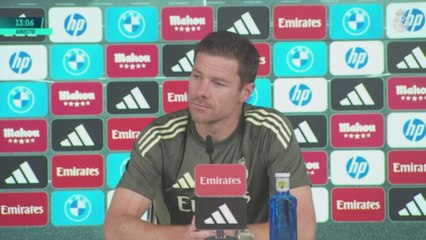 Un argentino ahonda en el “Franco, Franco” del Bernabéu y Xabi salió del embrollo con parsimonia