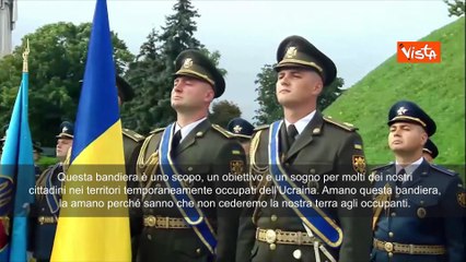 Giornata della bandiera ucraina, Zelensky: Non cederemo la nostra terra agli occupanti