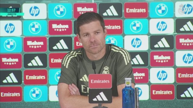 Xabi Alonso recuerda al Real Oviedo y a Santi Cazorla