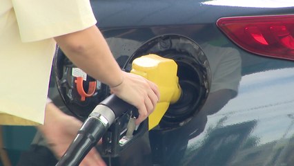 주유소 기름값 2주 연속 하락 "당분간 안정세 전망" / YTN