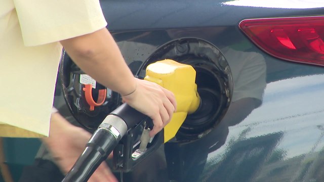 주유소 기름값 2주 연속 하락 당분간 안정세 전망 / YTN