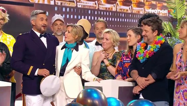 FEMME ACTUELLE - “Il y a eu toi qui es rentrée dans ma vie” : en larmes, Olivier Minne fait une touchante déclaration à son duo Sidonie Bonnec lors de ses adieux à Tout le monde à son mot à dire