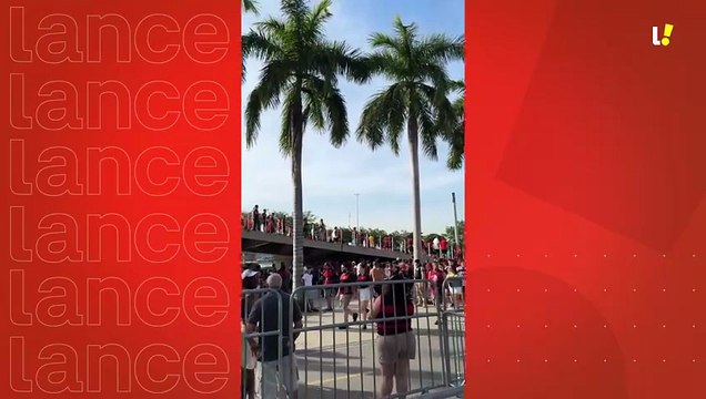 Torcida do Flamengo chegando ao Maracanã para acompanhar a decisão do Mundial sub-20