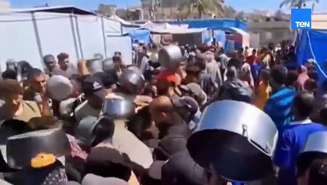 شاهد....ازدحام شديد وغير مسبوق في عيادة سوء التغذية بمجمع ناصر الطبي.