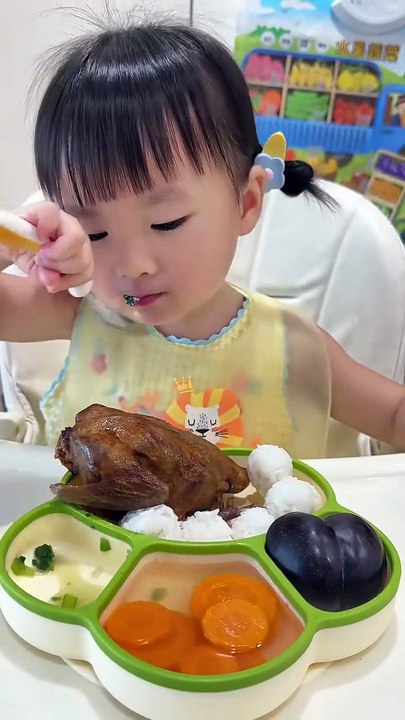 baby eating asmar