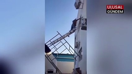 Şanlıurfa'da klimayı takarken düşen işçinin üzerine iskele ve klima düştü