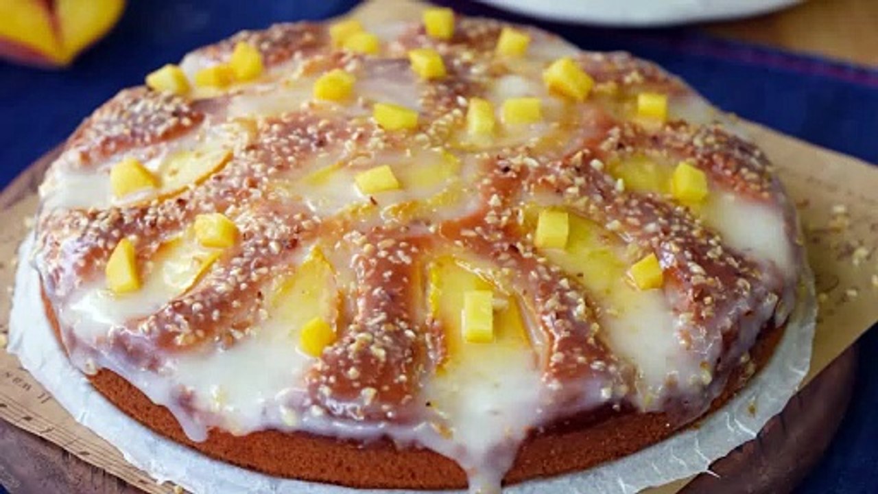 Pastel con Salsa de Melocotón.