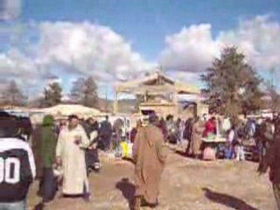 Au Souk: 3aybek tchoufo b3aynek (Maroc)
