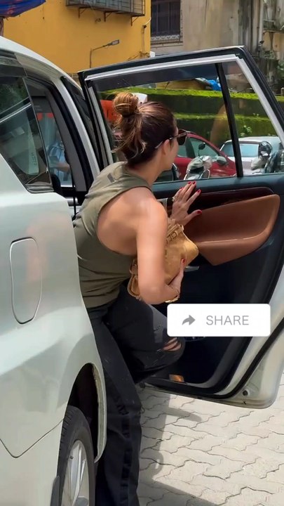 Bollywood Actress Malaika Arora arrived at his Restaurant in Bandra Mumbai ❤️🔥🥰 #malaikaarora #bollywood #actresses