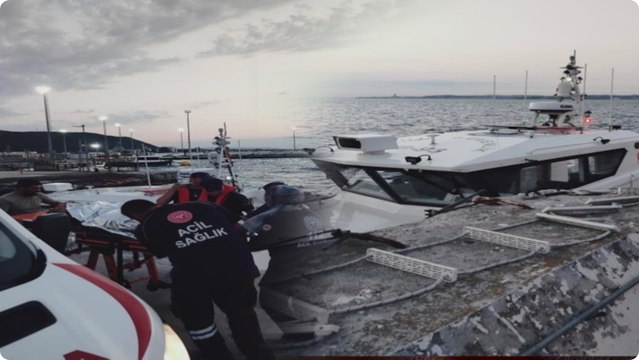 Feribottan denize atlayarak intihar girişiminde bulunan kadını yolcu kurtarıldı