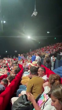 Lors des Universités d'été des Insoumis, la foule désigne les socialistes comme nouvelle cible en scandant le slogan : Tout le monde déteste le PS