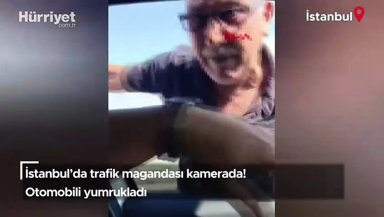 İstanbul'da trafik magandası kamerada! Otomobili yumrukladı