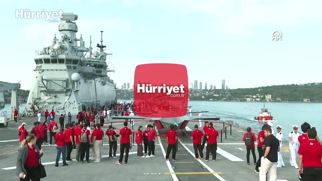 TCG Anadolu 'Mavi Vatan Boğaz Geçişi' için Sarayburnu'ndan demir aldı