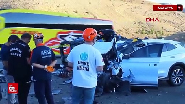 Malatya’da ticari araç ile otomobil kafa kafaya çarpıştı: Ölü ve yaralılar var