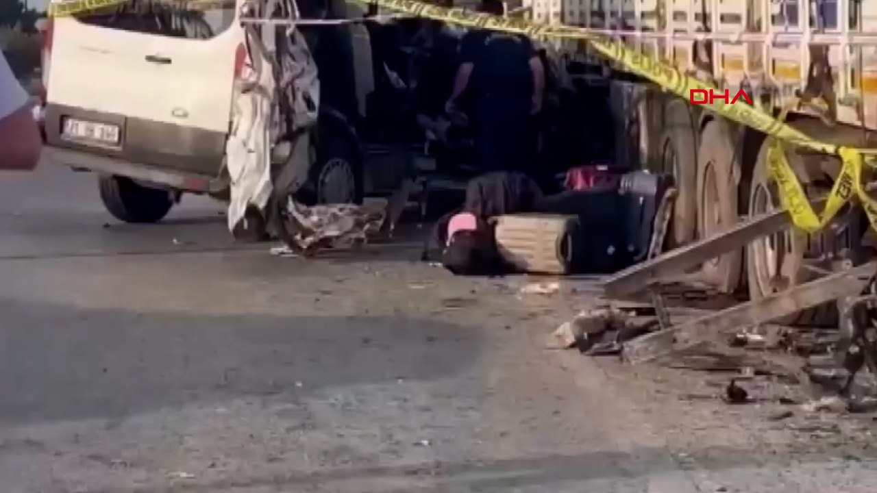 Öğrencileri taşıyan minibüs TIR’a çarptı: 2 ölü, 10 yaralı